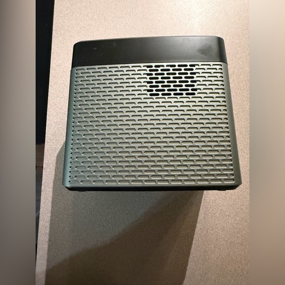 GPX 720P Projector - Picture 2 of 3